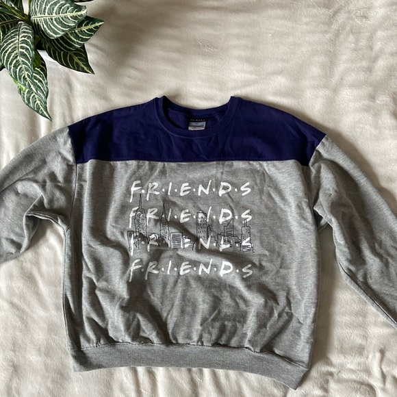 FRIENDS Tops - Juniors FRIENDS Crewneck sweatshirt